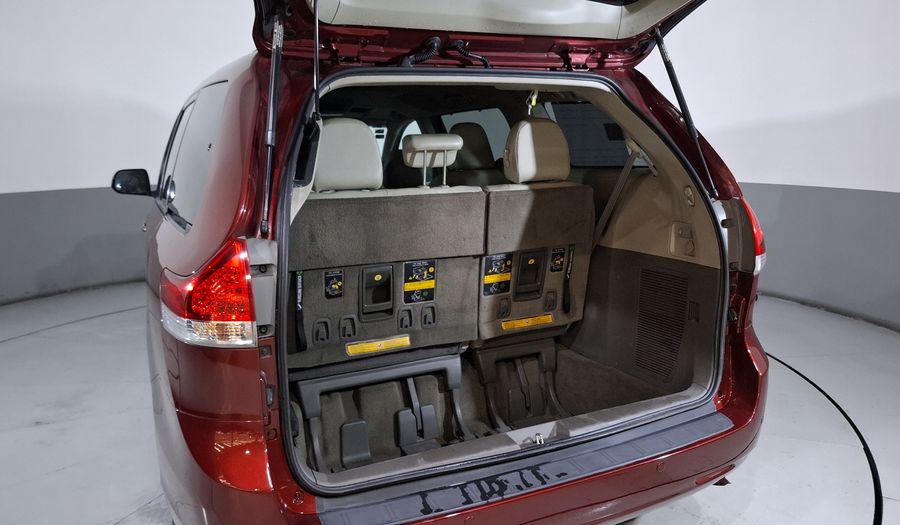Toyota Sienna 3.5 XLE PIEL AT Minivan 2013