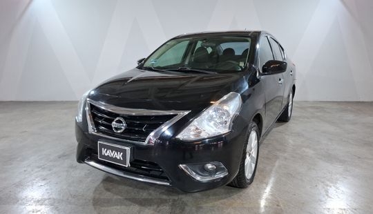 Nissan • Versa