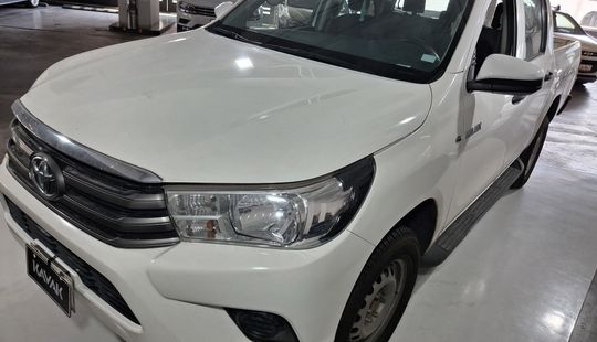 Toyota • Hilux