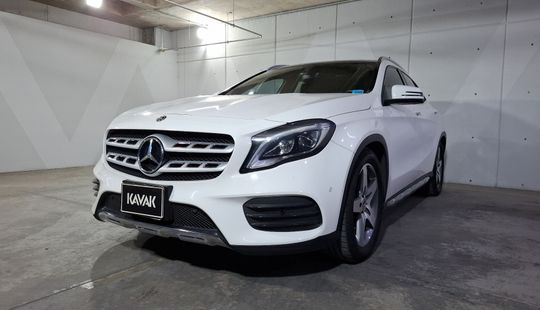 Mercedes Benz • Clase GLA