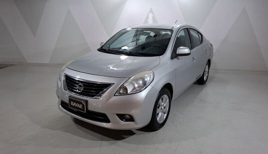 Nissan • Versa