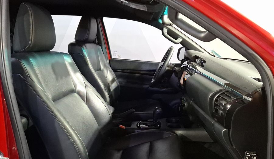 Toyota Hilux 2.8 DOBLE CABINA DSL AT PLATINUM ROJO Pickup 2019