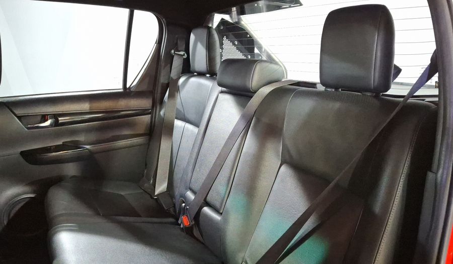 Toyota Hilux 2.8 DOBLE CABINA DSL AT PLATINUM ROJO Pickup 2019
