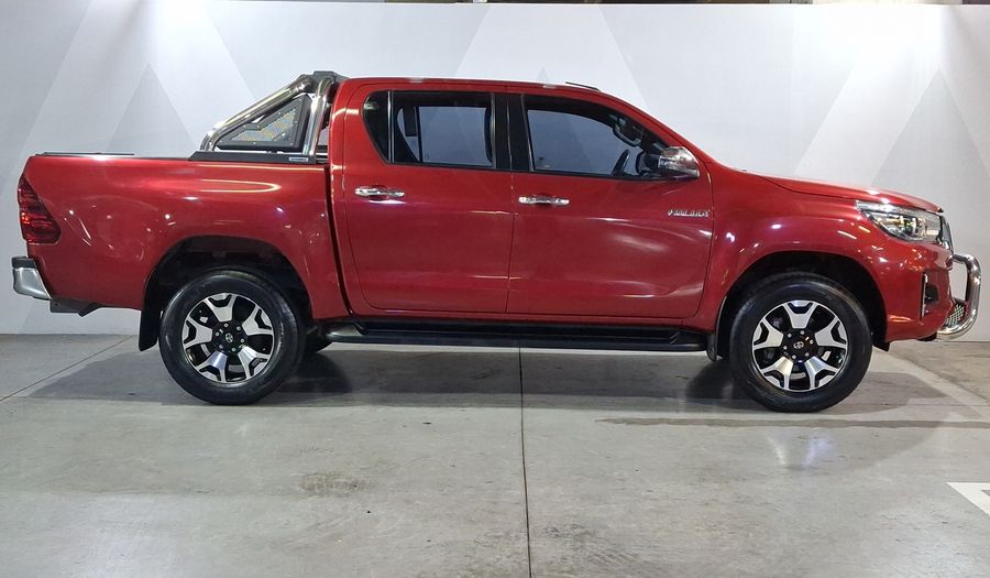 Toyota Hilux 2.8 DOBLE CABINA DSL AT PLATINUM ROJO Pickup 2019