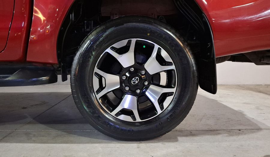 Toyota Hilux 2.8 DOBLE CABINA DSL AT PLATINUM ROJO Pickup 2019