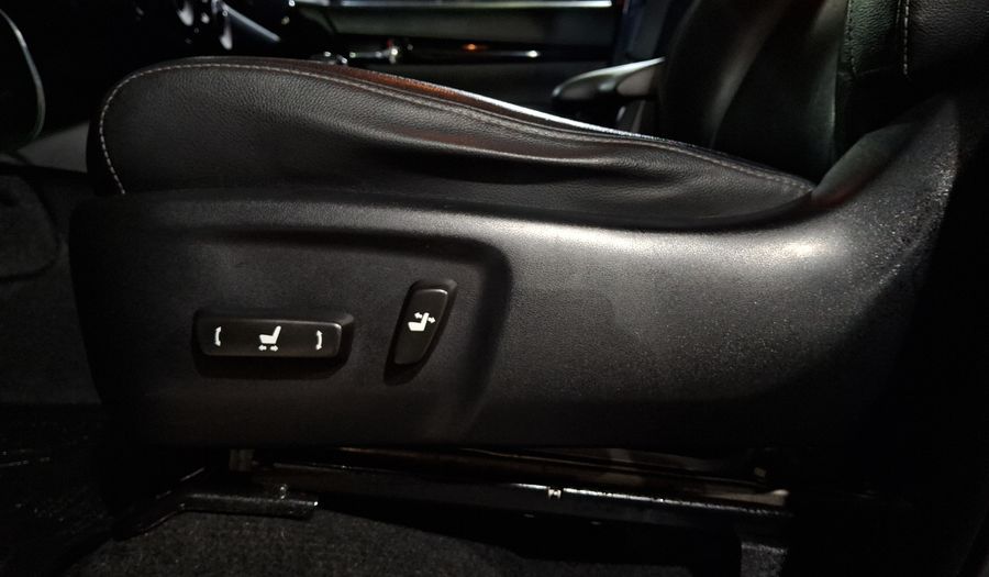 Toyota Hilux 2.8 DOBLE CABINA DSL AT PLATINUM ROJO Pickup 2019