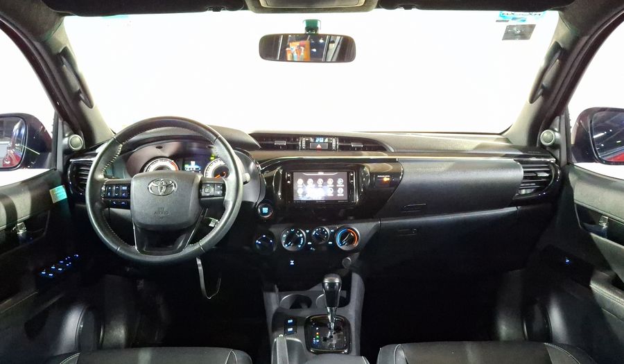 Toyota Hilux 2.8 DOBLE CABINA DSL AT PLATINUM ROJO Pickup 2019