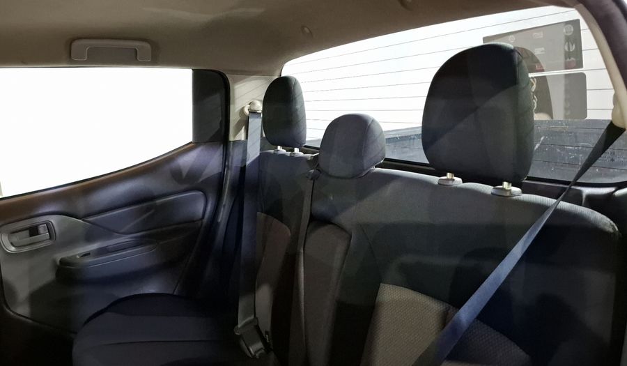 Mitsubishi L200 2.4 GASOLINA GLS DOBLE CABINA 4X2 Pickup 2016