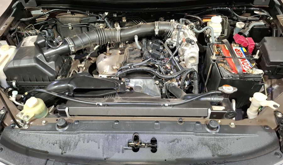 Mitsubishi L200 2.4 GASOLINA GLS DOBLE CABINA 4X2 Pickup 2016
