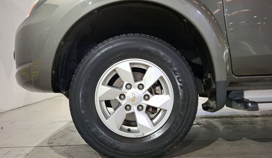 Mitsubishi L200 2.4 GASOLINA GLS DOBLE CABINA 4X2 Pickup 2016