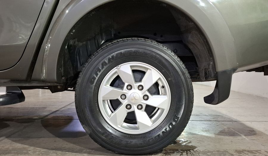 Mitsubishi L200 2.4 GASOLINA GLS DOBLE CABINA 4X2 Pickup 2016