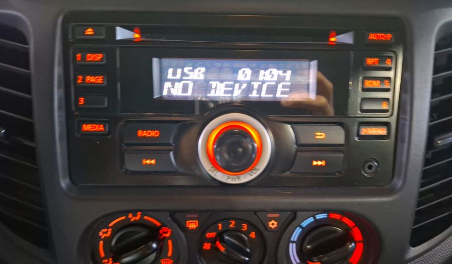 Mitsubishi L200 2.4 GASOLINA GLS DOBLE CABINA 4X2 Pickup 2016