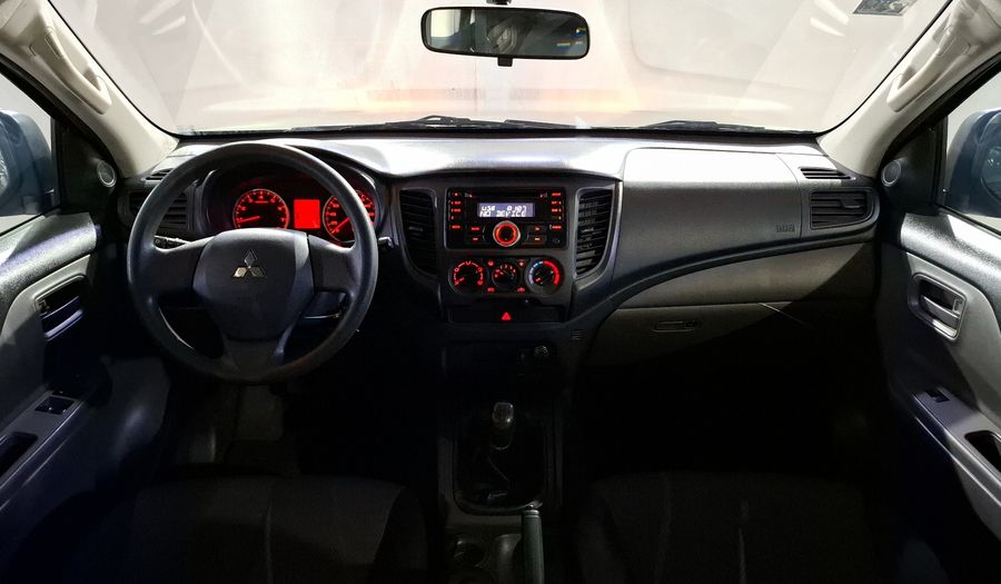 Mitsubishi L200 2.4 GASOLINA GLS DOBLE CABINA 4X2 Pickup 2016