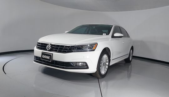 Volkswagen • Passat