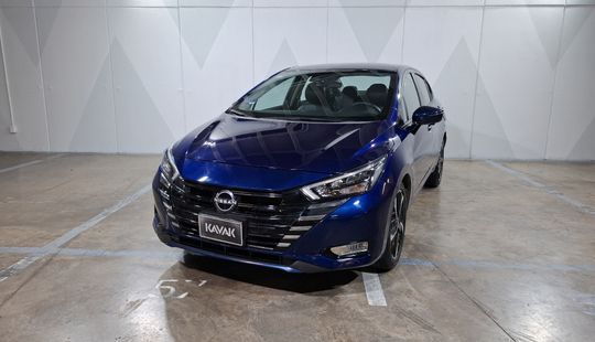 Nissan • Versa
