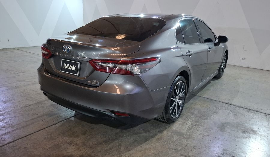 Toyota Camry 2.5 HEV XLE AUTO Sedan 2021