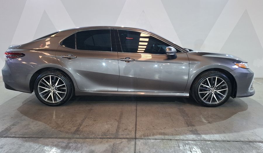 Toyota Camry 2.5 HEV XLE AUTO Sedan 2021
