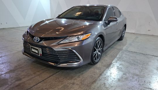 Toyota • Camry