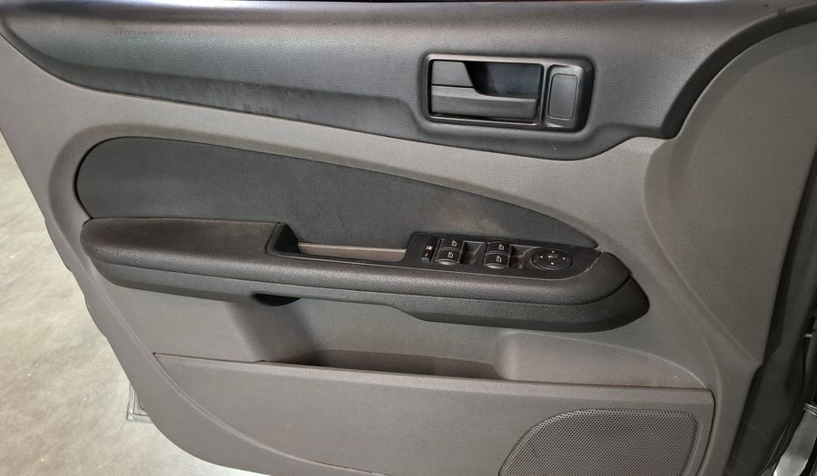Ford Focus Ii 1.6 TREND Hatchback 2011