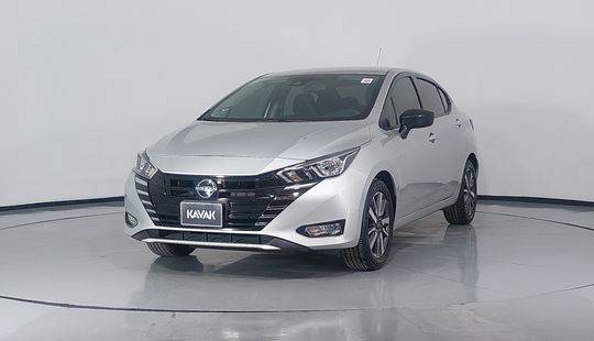 Nissan • Versa