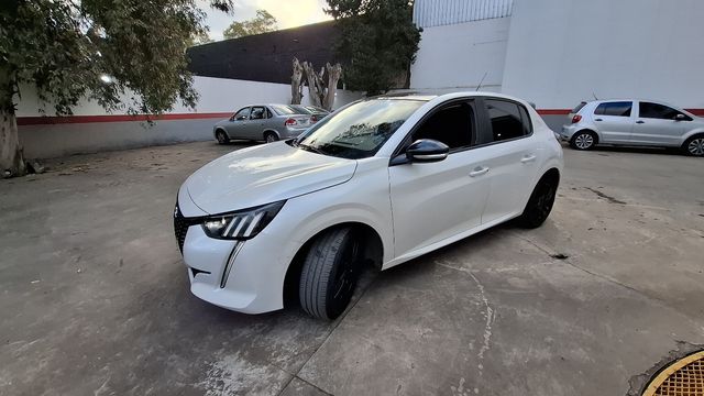 Peugeot • 208
