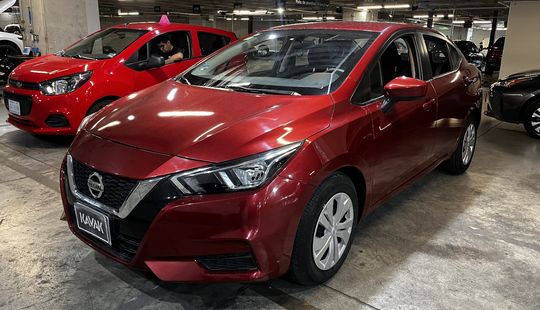 Nissan • Versa