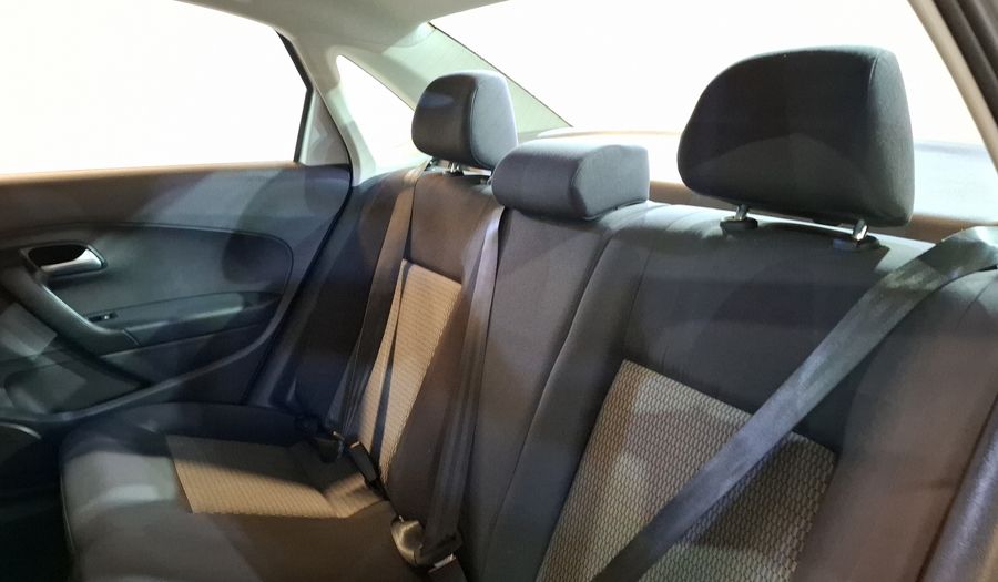 Volkswagen Vento 1.6 ACTIVE TIPTRONIC Sedan 2015