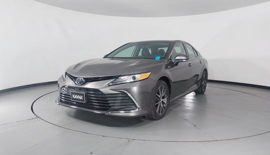 Toyota • Camry