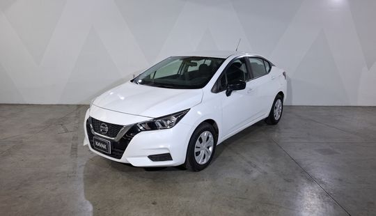 Nissan • Versa