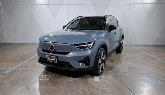 Volvo • XC40
