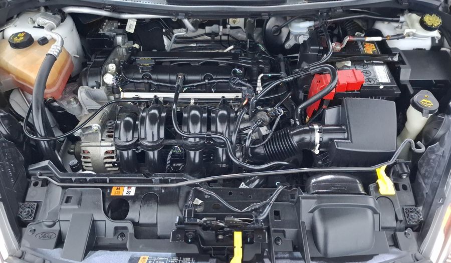 Ford Fiesta 1.6 S MT Hatchback 2015