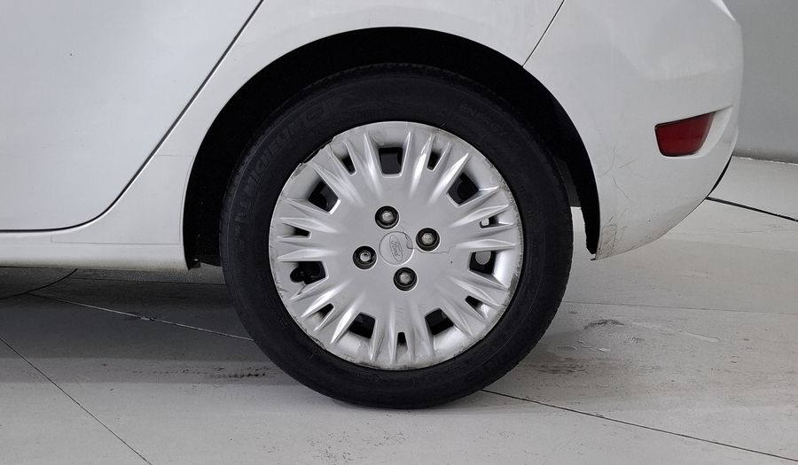 Ford Fiesta 1.6 S MT Hatchback 2015