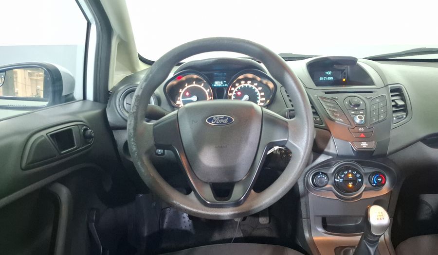 Ford Fiesta 1.6 S MT Hatchback 2015