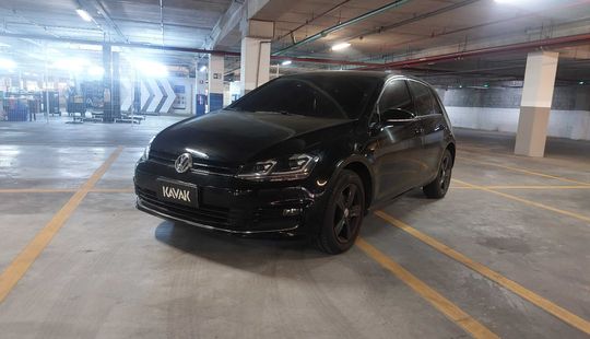 Volkswagen • Golf
