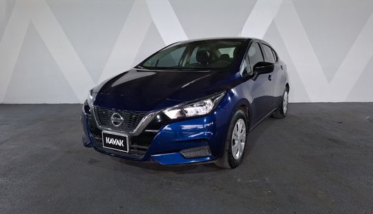 Nissan • Versa