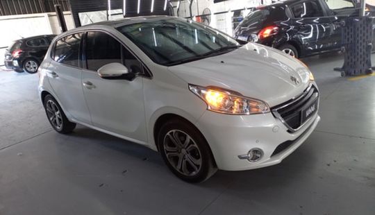 Peugeot • 208