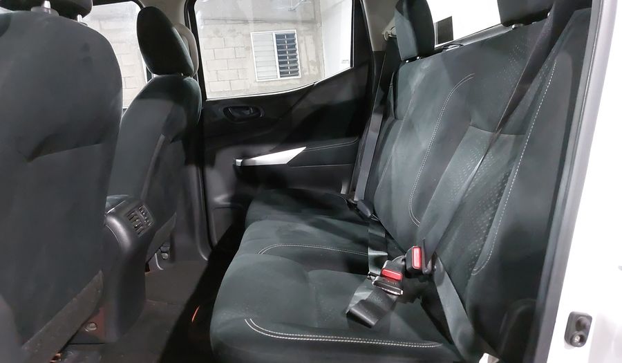 Nissan Np300 2.5 DOBLE CABINA SE TM AC Pickup 2016