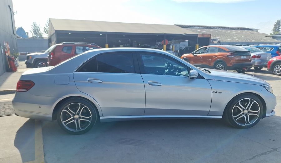 Mercedes Benz Clase E 2.0 200 AUTO Sedan 2015