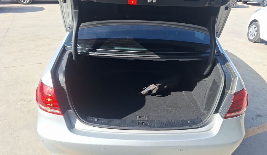 Mercedes Benz Clase E 2.0 200 AUTO Sedan 2015