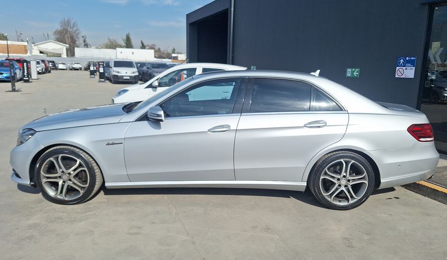 Mercedes Benz Clase E 2.0 200 AUTO Sedan 2015