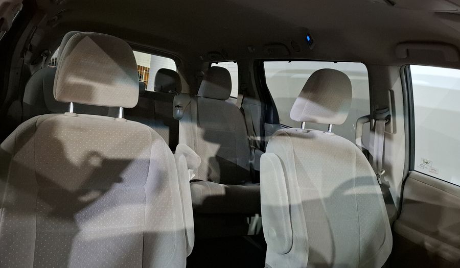 Toyota Sienna 3.5 XLE AT Minivan 2015