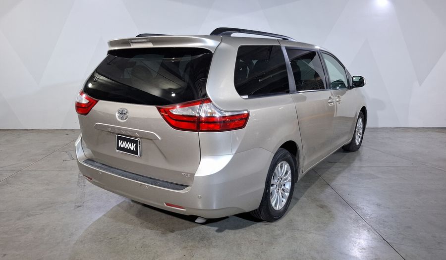 Toyota Sienna 3.5 XLE AT Minivan 2015