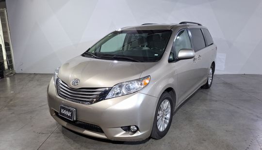 Toyota • Sienna