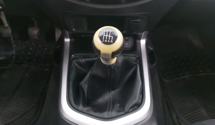 Nissan Np300 2.5 LE TM AC Pickup 2017