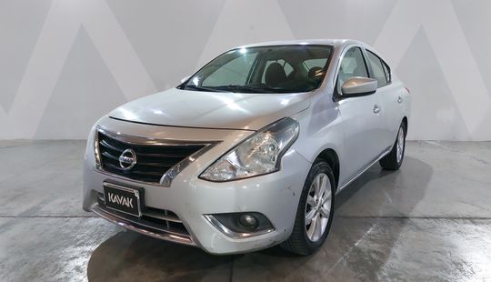 Nissan • Versa