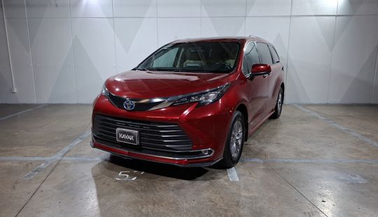Toyota • Sienna