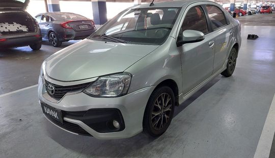 Toyota • Etios