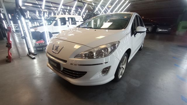 Peugeot • 408