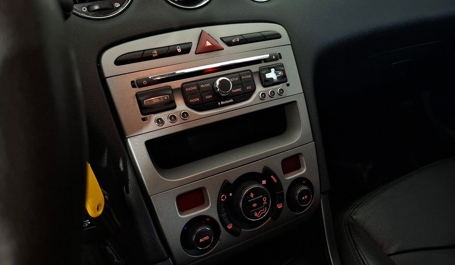 Peugeot 408 2.0 16V ALLURE+ Sedan 2013
