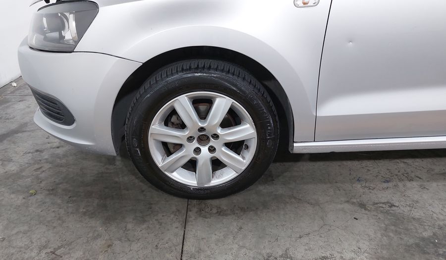 Volkswagen Vento 1.6 ACTIVE TIPTRONIC Sedan 2014